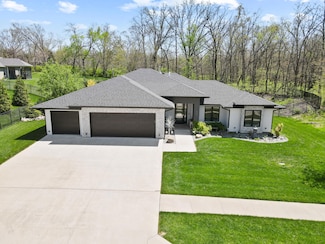 5054 Hoylake Dr, Columbia, MO 65201