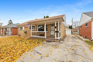 4062 S Troy Ave, Saint Francis, WI 53235