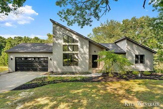 4415 Knapp Ct NE, Grand Rapids, MI 49525