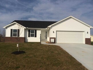 12861 Winding River Dr, Middlebury, IN 46540