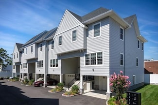 1 Wallace Ct Unit 4, Valley Stream, NY 11580