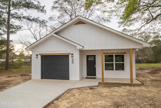 1016 Elmer Ave W, Wiggins, MS 39577