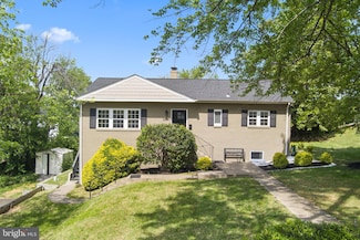 2814 James Dr, Alexandria, VA 22303