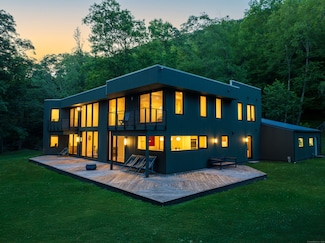9 Overlook Dr, Lakeville, CT 06039