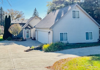 11030 White Lake Rd, Fenton, MI 48430