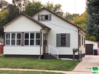 2303 Isabella St, Sioux City, IA 51103