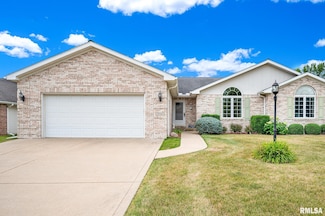3716 W Golf Creek Dr, Peoria, IL 61615