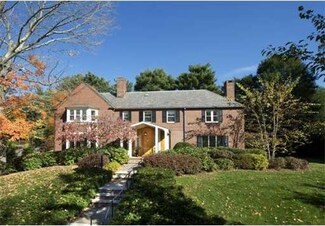 38 Randolph Rd, Chestnut Hill, MA 02467