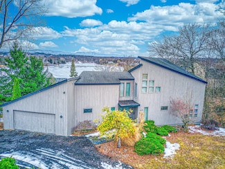 219 Sleepy Hollow Rd, Athens, NY 12015