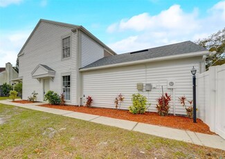 6240 Oak Cluster Cir, Tampa, FL 33634