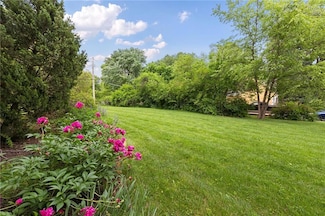 6904 W 79th St, Shawnee Mission, KS 66204