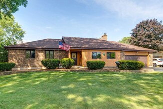 40752 N Black Oak Ave, Antioch, IL 60002