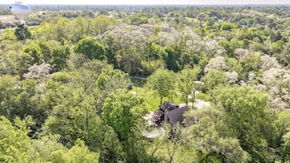 40 Country Ln, Wood River, IL 62095
