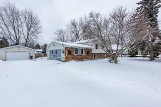 121 Garnett Ave, Winthrop Harbor, IL 60096