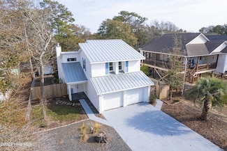 110 NE 29th St, Oak Island, NC 28465