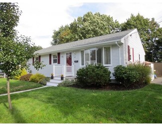 44 Robin Ln, Somerset, MA 02726