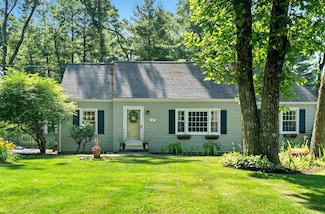 38 Barry Ln, Simsbury, CT 06070