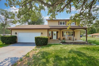 303 E Burnett Rd, Island Lake, IL 60042