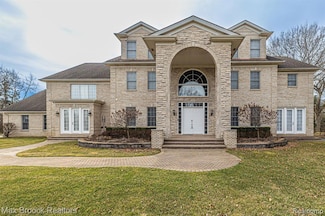 5626 Shadow Ln, Bloomfield Hills, MI 48302