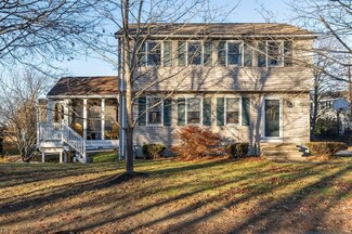 3 Lovers Ln, Tyngsboro, MA 01879