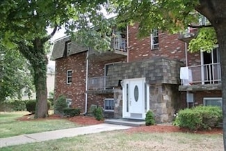 10 Skyline Dr Unit 5, Braintree, MA 02184