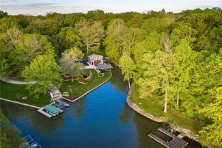 8051 N Lakewood Dr, Unionville, IN 47468