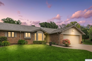9962 Fieldcrest Dr, Omaha, NE 68114