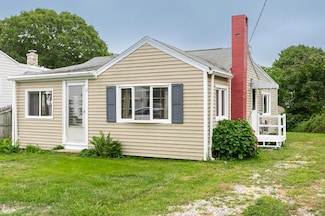 13 Walnut Ave, Hampton, NH 03842