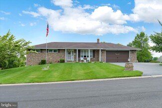 1805 Briarcreek Ln, Middletown, PA 17057
