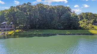 490 E Mohawk Dr, Malvern, OH 44644