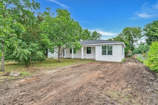 509 E Pine St, West, TX 76691