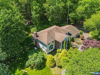 22 Christopher Place, Saddle River, NJ 07458