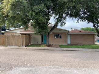 69 S Commonsway Dr, Portland, TX 78374