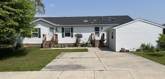5128 Twin Lakes Dr, Kimball, MI 48074