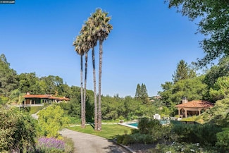 42 Tappan Ln, Orinda, CA 94563