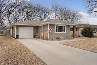 1206 Southview Ln, Albert Lea, MN 56007