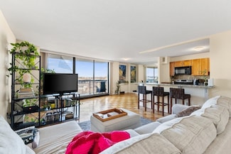 60 Longwood Ave Unit 902, Brookline, MA 02446