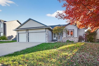 2211 SE Clover Ridge Dr, Ankeny, IA 50021