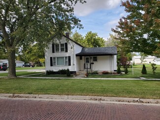 323 W 3rd St, Gilman, IL 60938
