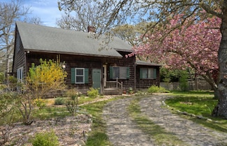 9 Sampson Ave, Edgartown, MA 02539