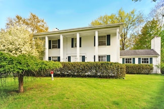 2701 Brookhaven Dr, Portage, MI 49024