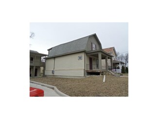 715 W 5th St, Lawrence, KS 66044