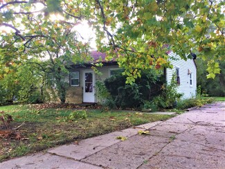 707 Tawney Ct, Champaign, IL 61820