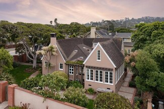 402 4th St, Pacific Grove, CA 93950
