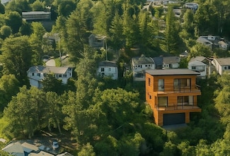 2 Westover Dr, Oakland, CA 94611