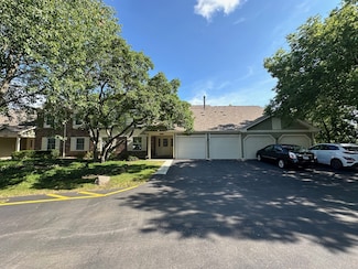 221 Blossom Ct, Buffalo Grove, IL 60089