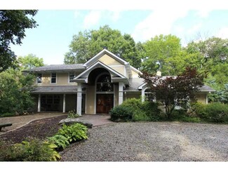 302 Mckenzie Rd, Clinton, PA 15026