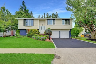 89 Main Pkwy E, Plainview, NY 11803