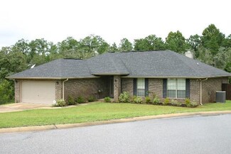 302 Gauntlet Dr, Crestview, FL 32539
