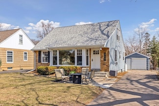 5821 York Ave S, Edina, MN 55410